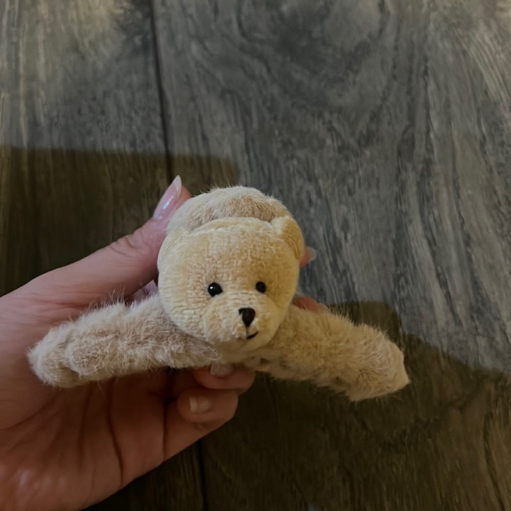 Bear hair claw